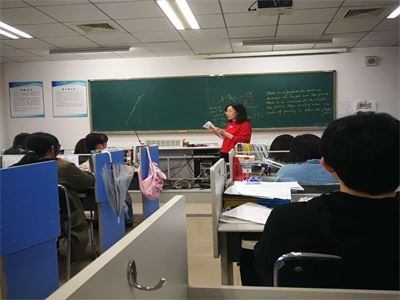 华中师范大学国际课程中心